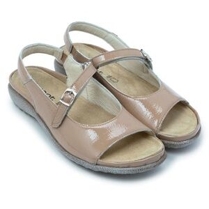 Naot Toka Mary Jane sandals Size EU38 US7 camel crinkle patent leather NWOB